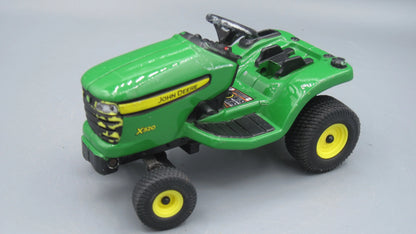 ERTL   John Deere X320 Lawn Mower Tractor  Green