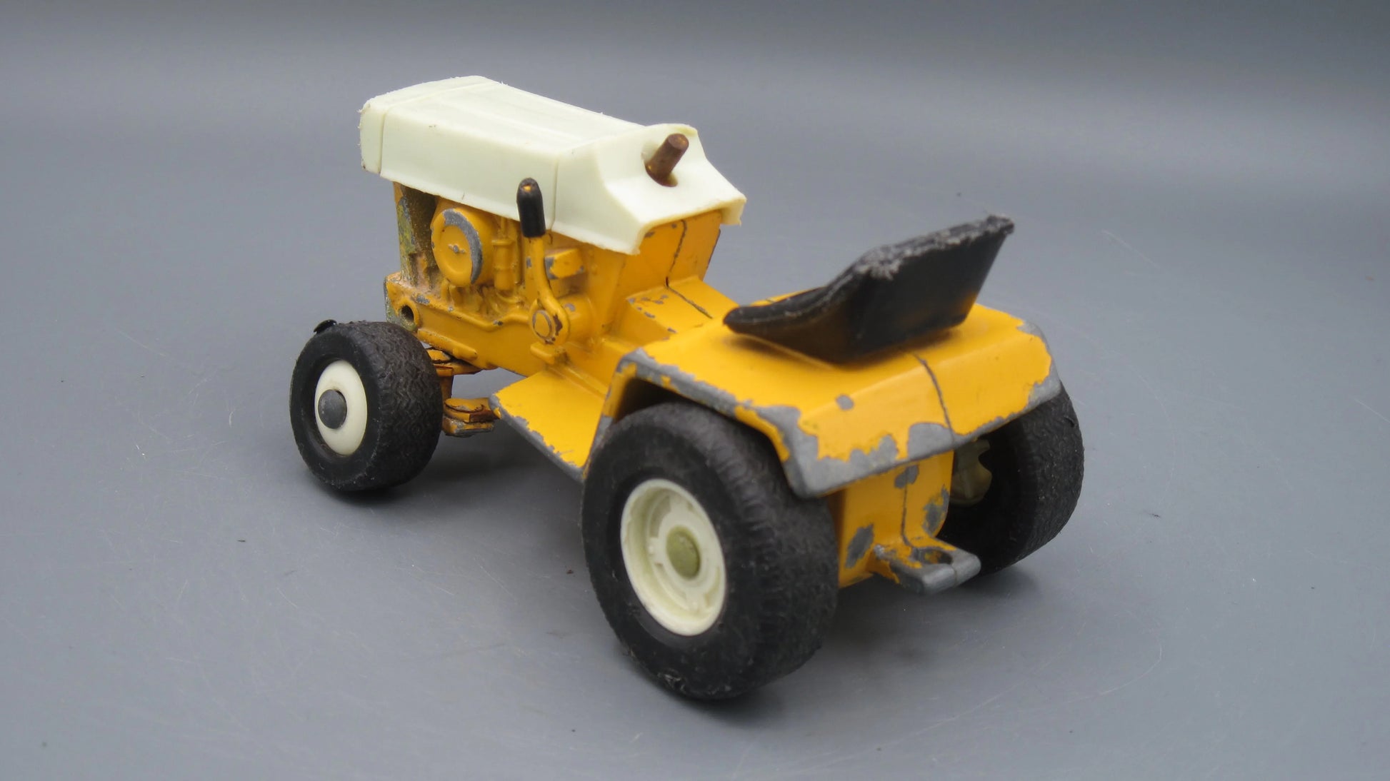 ERTL   International Harvester Industrial Tractor  Yellow