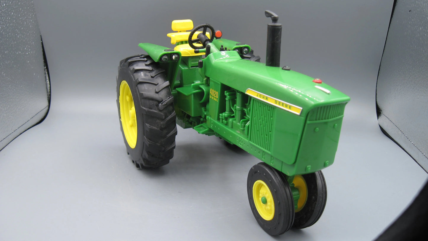 ERTL   John Deere 4020 Diesel  Green