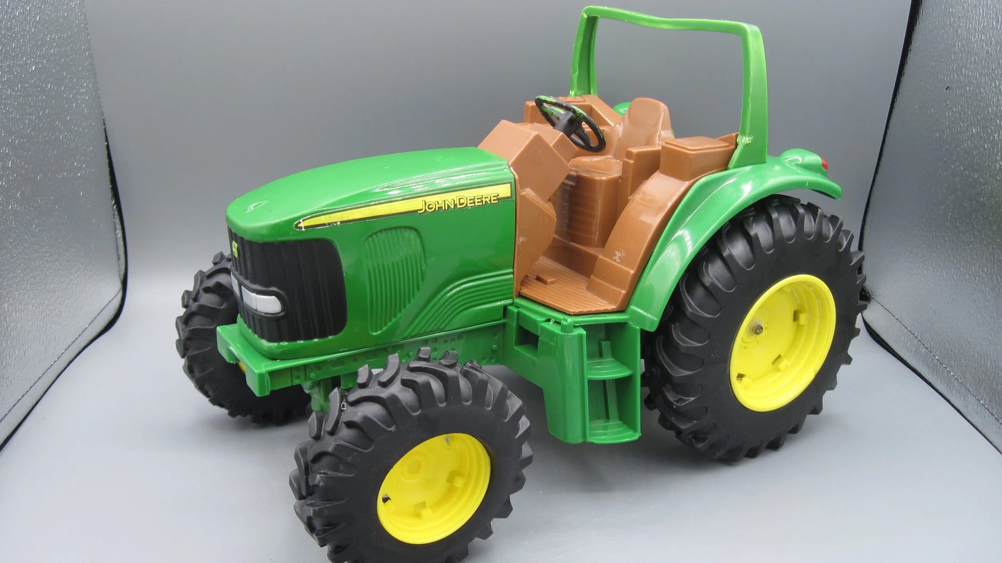 ERTL   John Deere Farm Tractor  Green