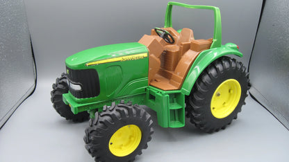 ERTL   John Deere Farm Tractor  Green