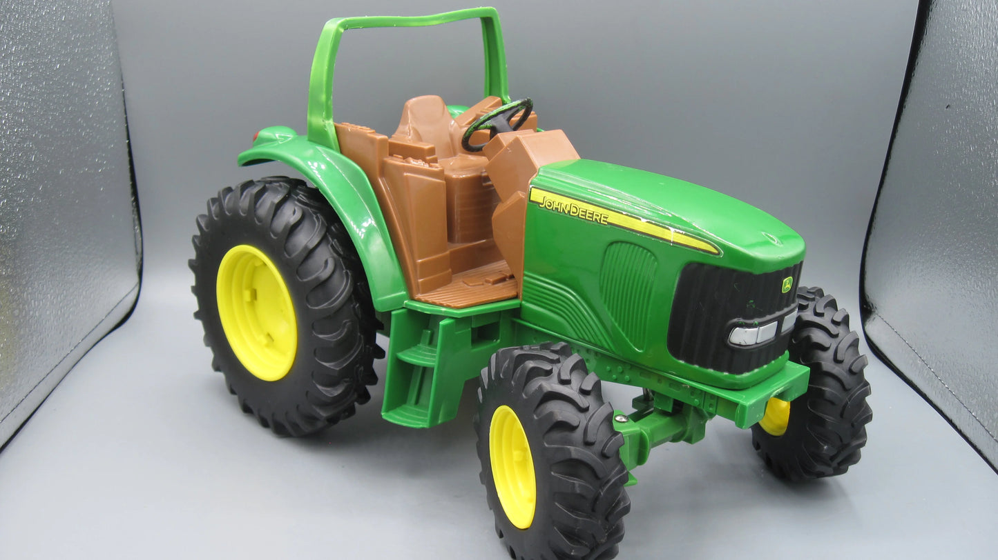 ERTL   John Deere Farm Tractor  Green