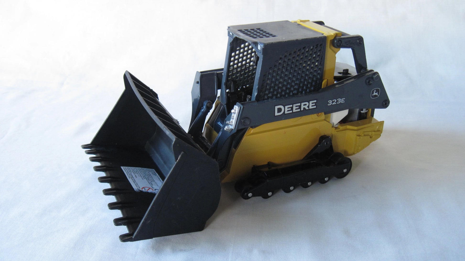 ERTL   John Deere 323 E   Yellow