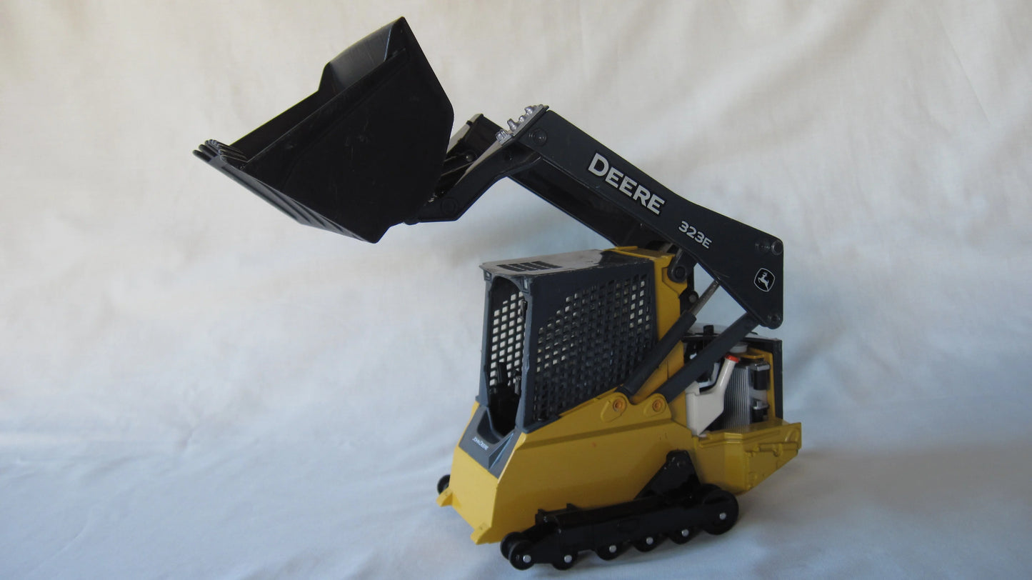 ERTL   John Deere 323 E   Yellow