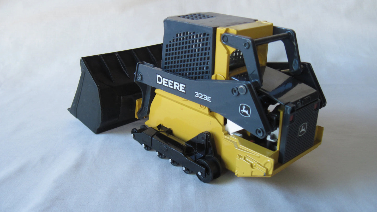 ERTL   John Deere 323 E   Yellow