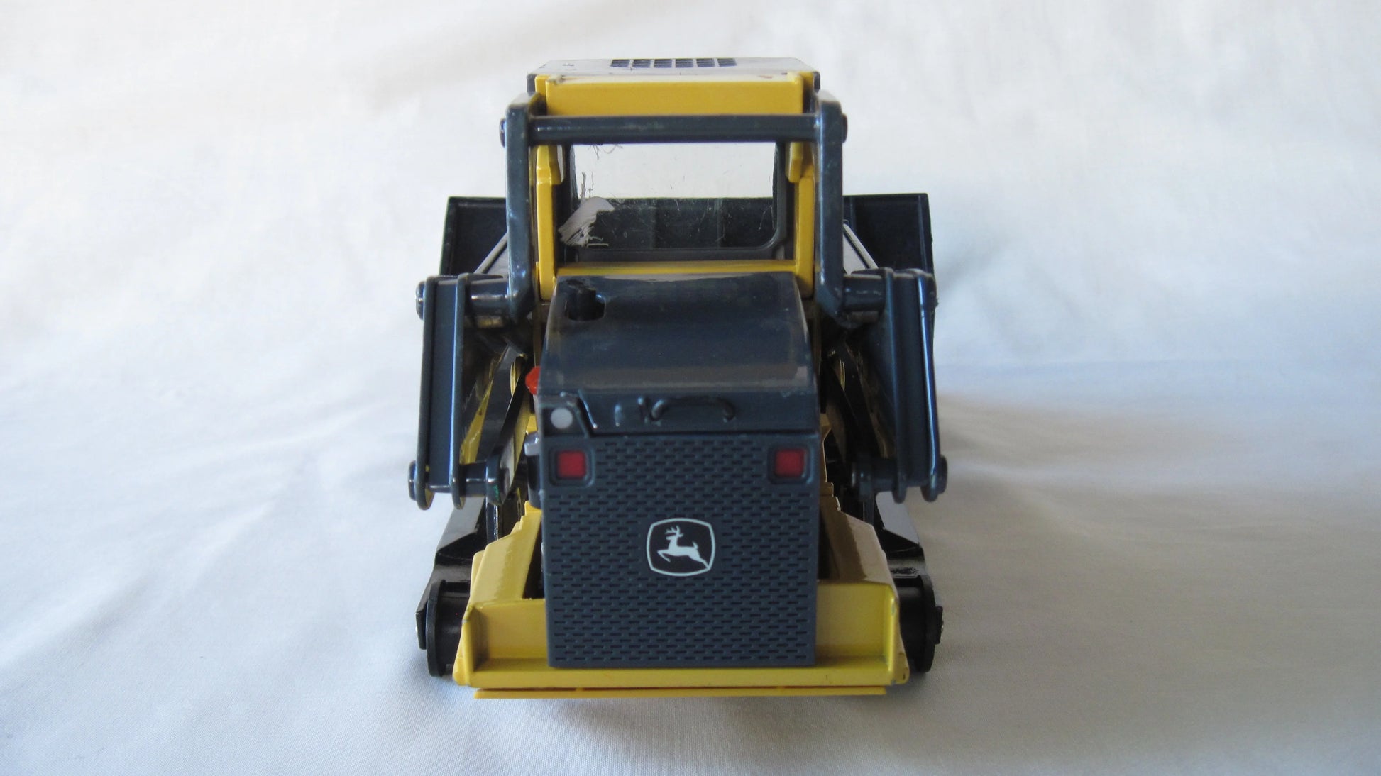 ERTL   John Deere 323 E   Yellow