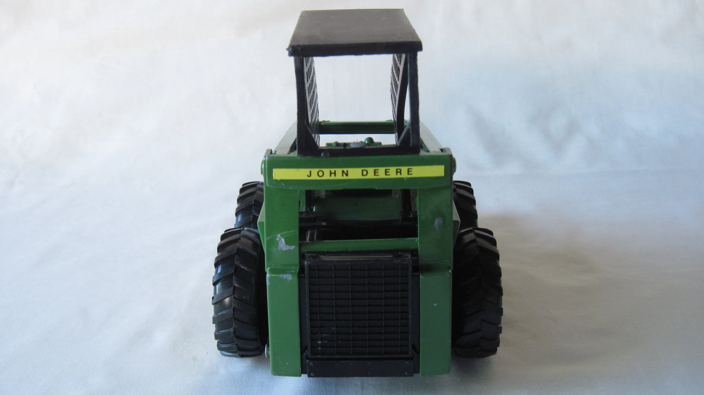 ERTL   John Deere Skid Steer Loader  Green