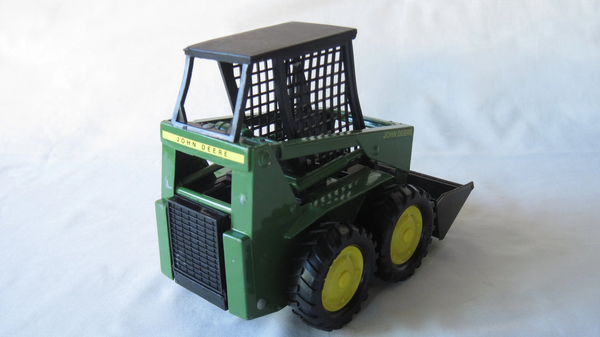 ERTL   John Deere Skid Steer Loader  Green