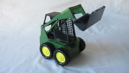 ERTL   John Deere Skid Steer Loader  Green