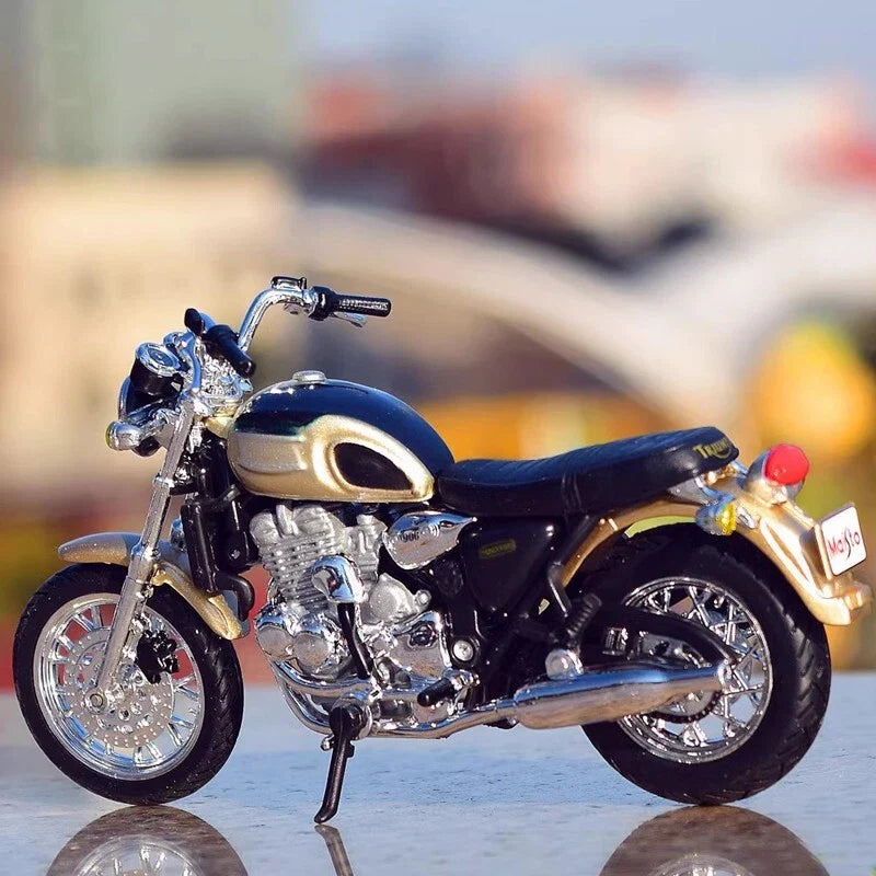 Maisto   Triumph Thunderbird  Golden Special Edition