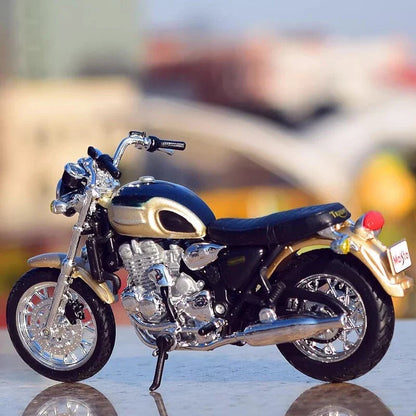 Maisto   Triumph Thunderbird  Golden Special Edition