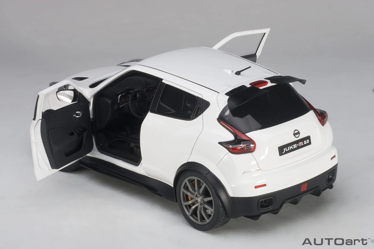 Auto Art   Nissan Juke-R 2.0  White