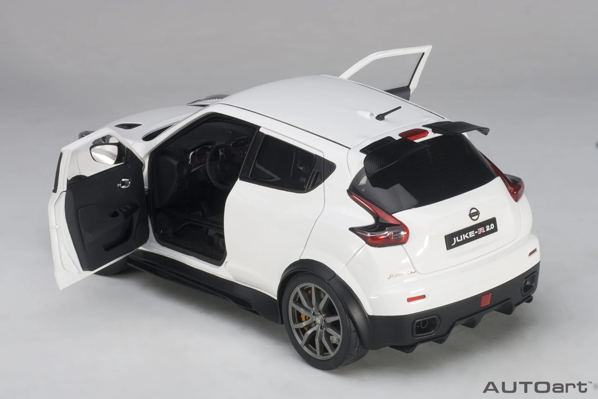 Auto Art   Nissan Juke-R 2.0  White