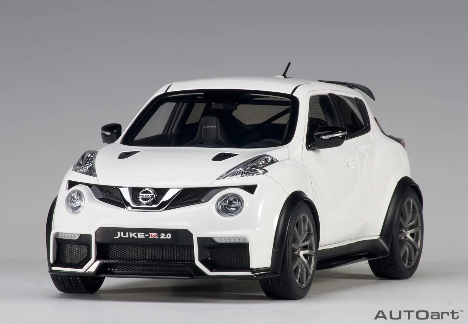 Auto Art   Nissan Juke-R 2.0  White