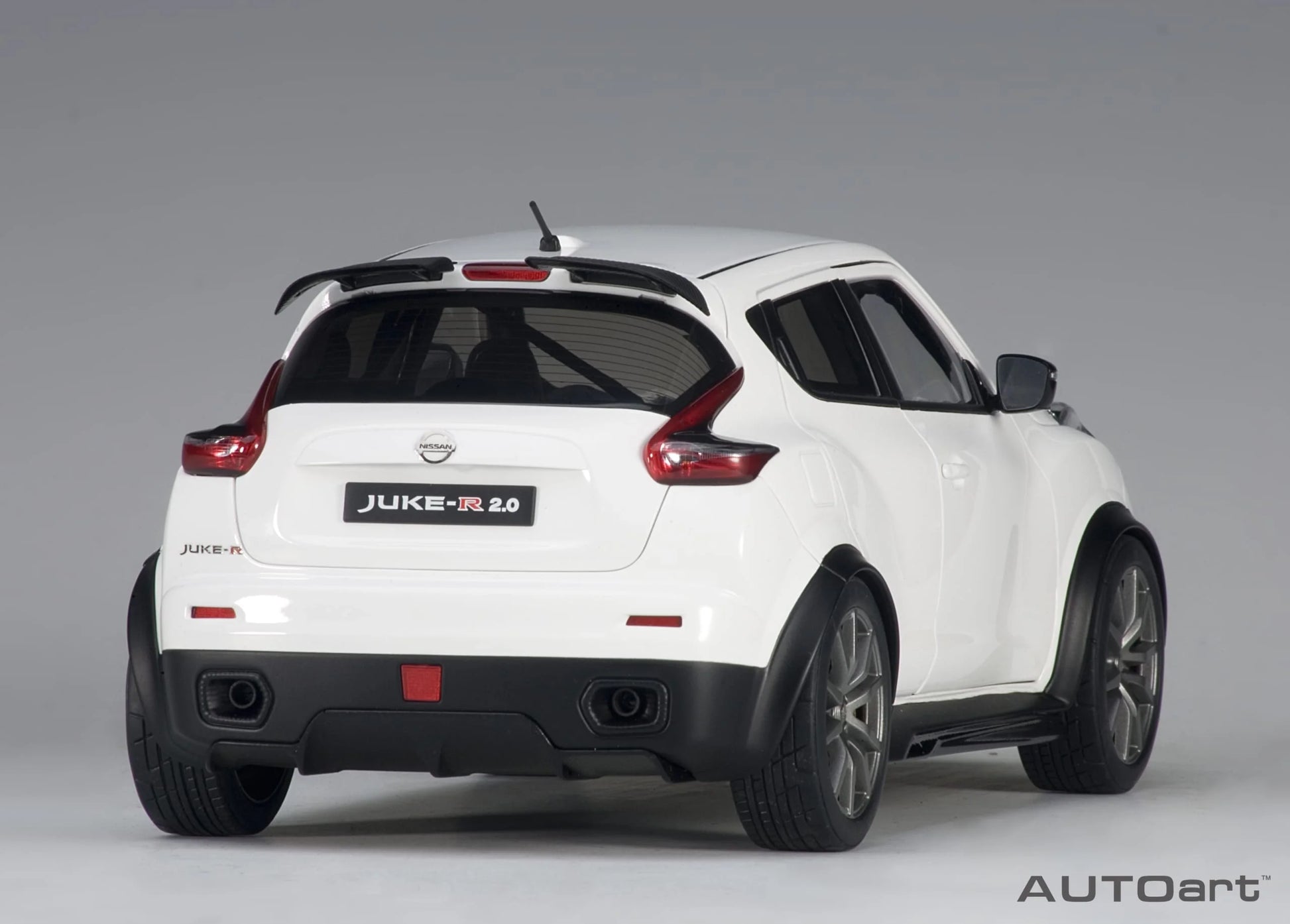 Auto Art   Nissan Juke-R 2.0  White