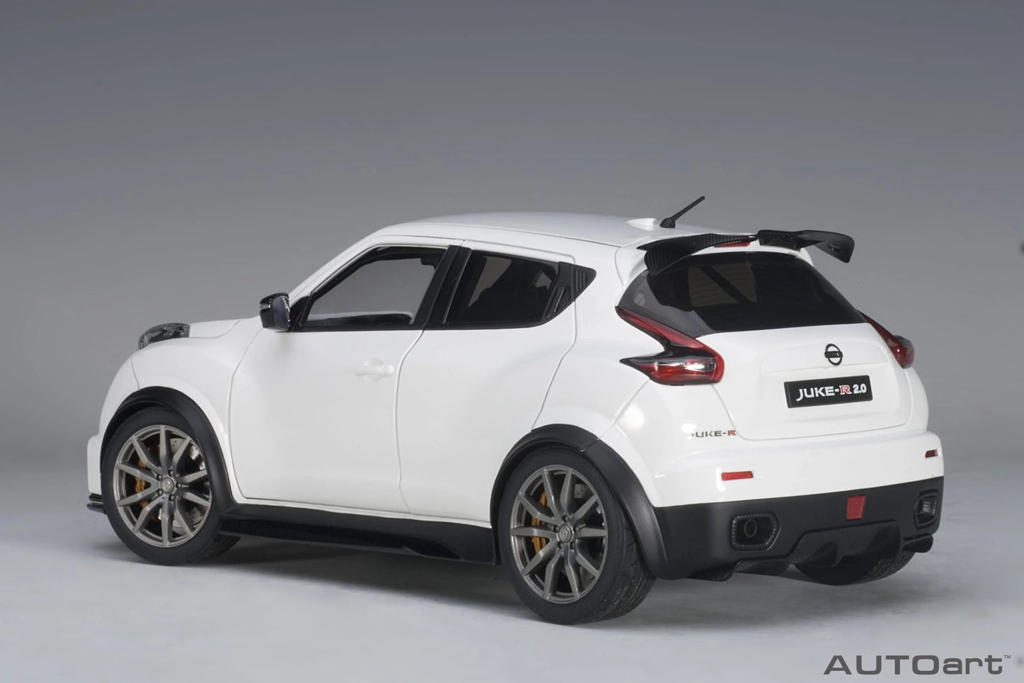 Auto Art   Nissan Juke-R 2.0  White
