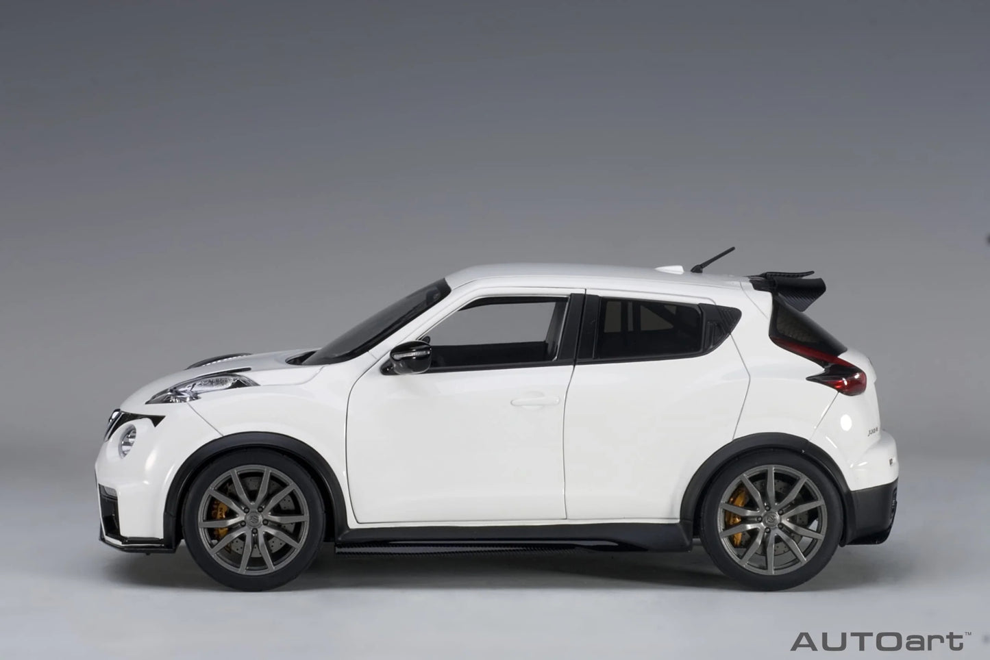 Auto Art   Nissan Juke-R 2.0  White
