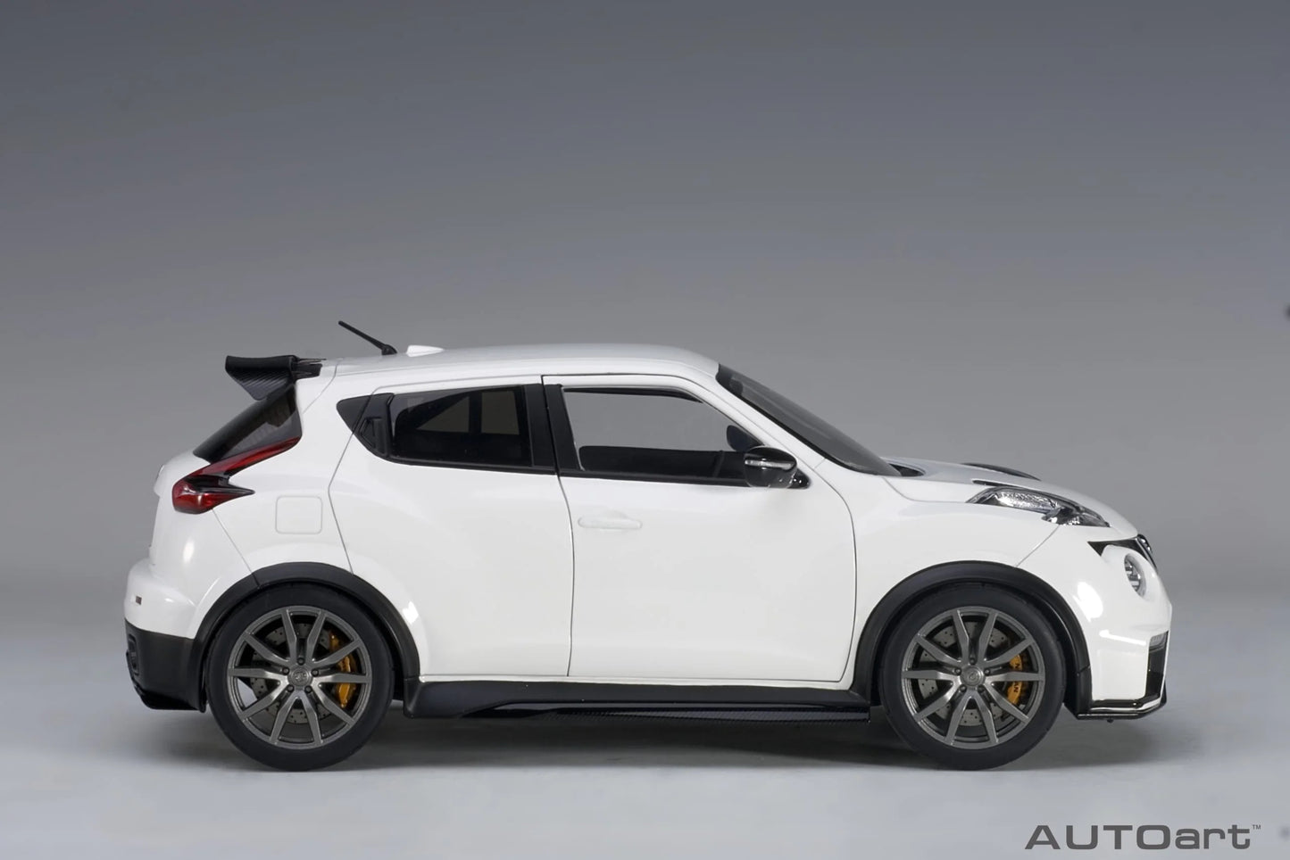 Auto Art   Nissan Juke-R 2.0  White