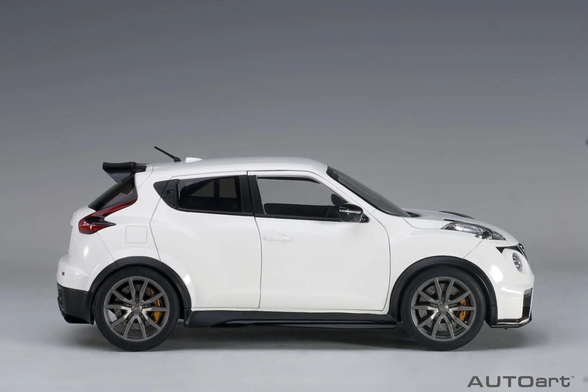 Auto Art   Nissan Juke-R 2.0  White
