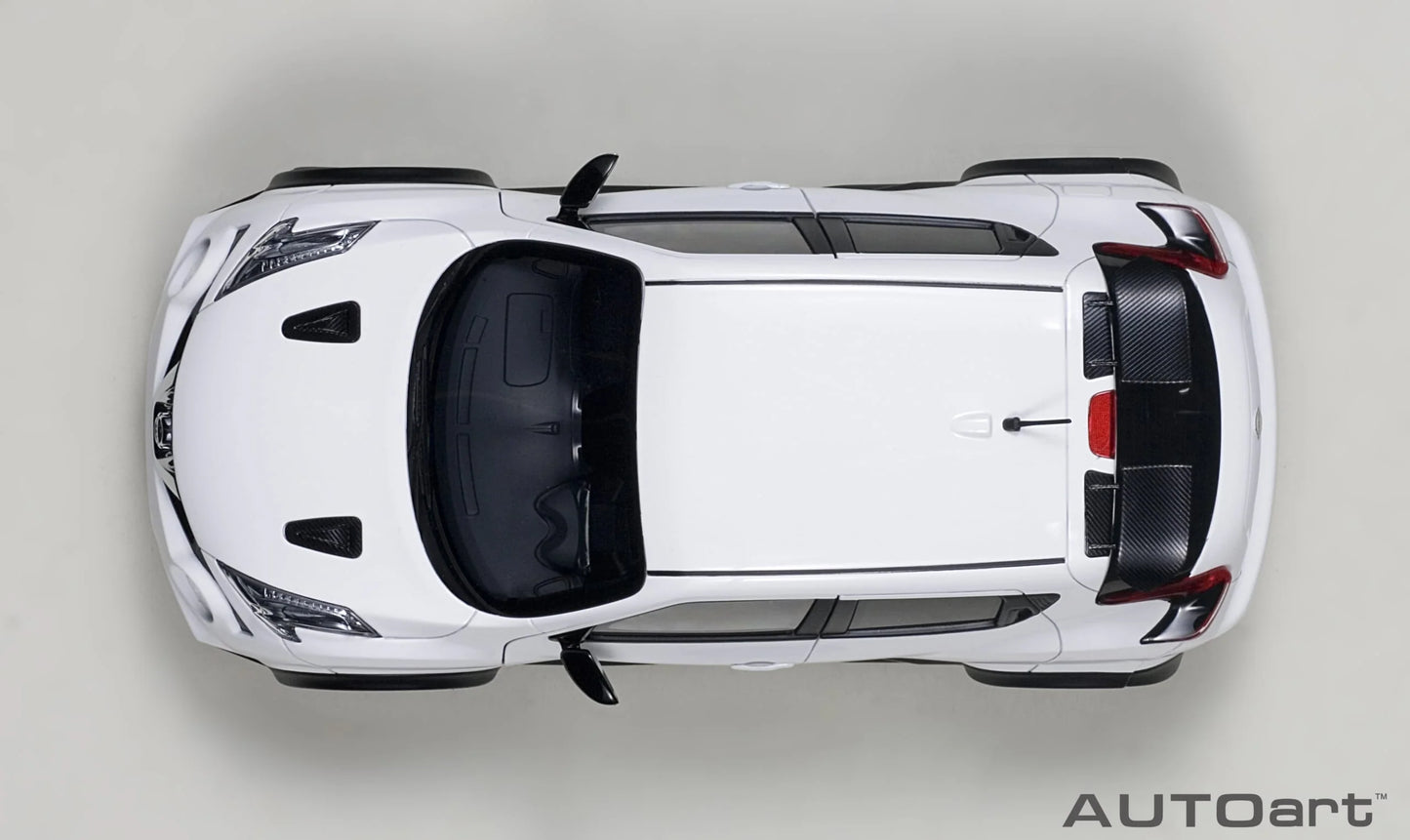 Auto Art   Nissan Juke-R 2.0  White