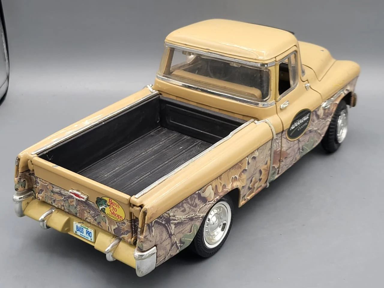 ERTL   Chevrolet Pick up Truck 1955 Beige