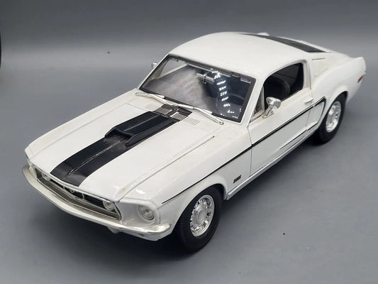 Maisto   Ford Mustang GT - Cobra Jet  White