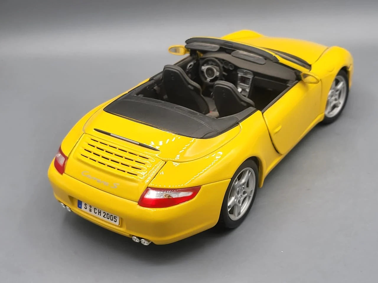 Maisto   Porsche 911 Carrera S Cabriolet  Yellow