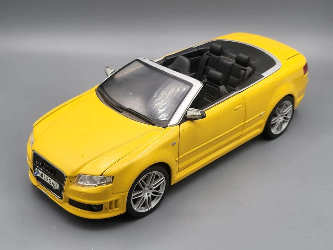 Maisto   Audi RS4  Yellow