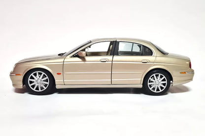 Maisto  Special Edition Jaguar S Type  Golden
