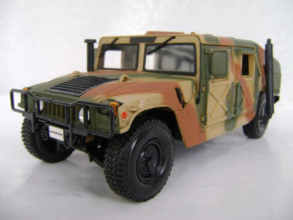 Maisto  Premiere Edition Hummer Humvee  Camo Green