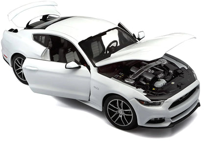 Maisto  Exclusive Edition Ford Mustang GT 2015 White