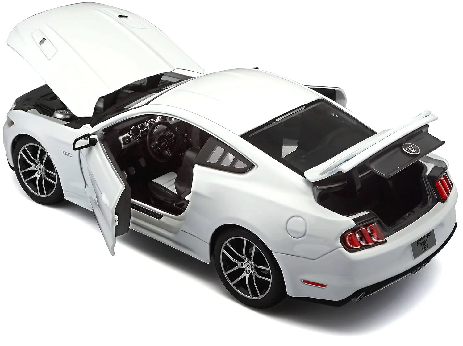 Maisto  Exclusive Edition Ford Mustang GT 2015 White