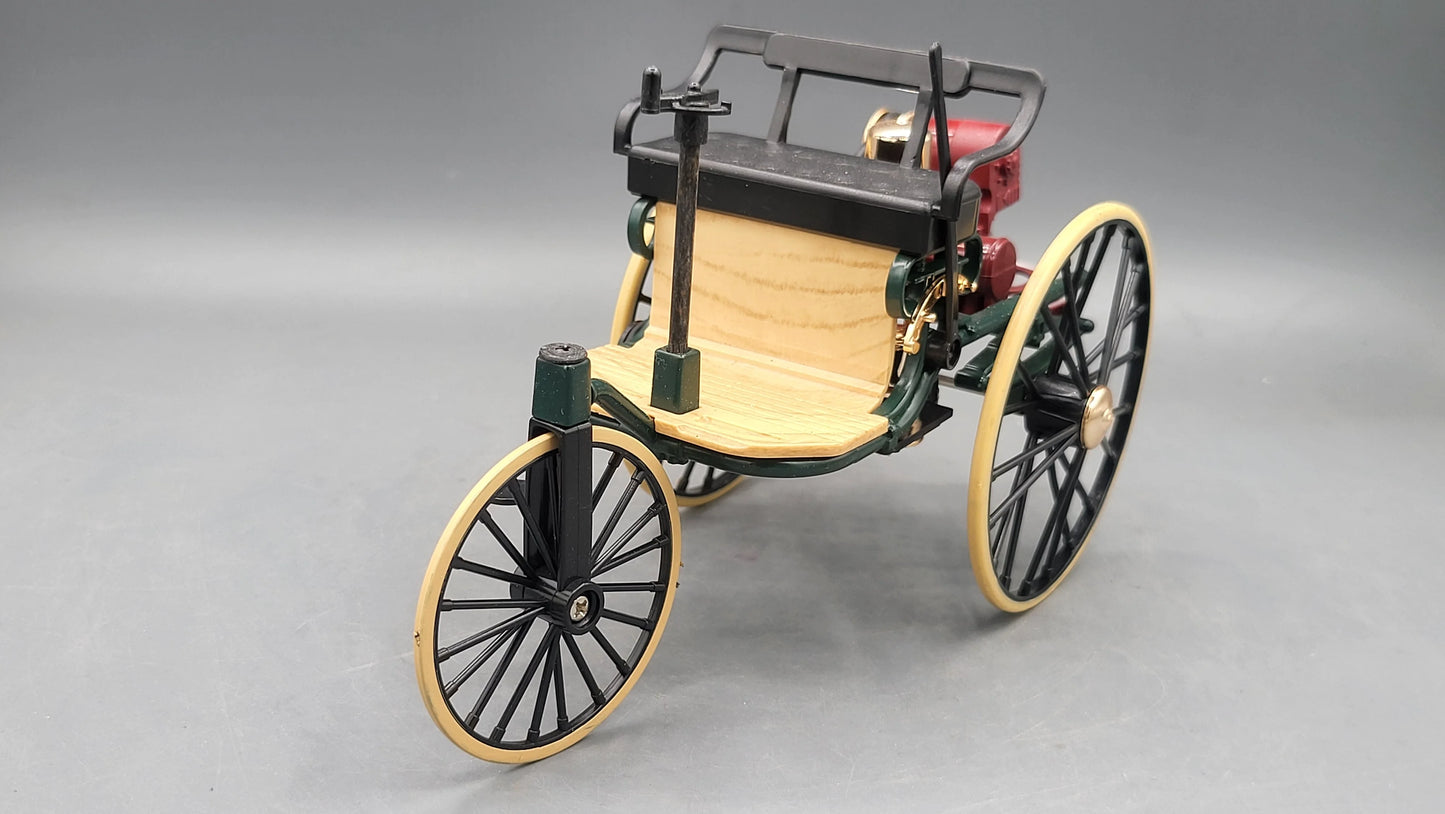 Mercedes Classical Car (Benz Motorwagen) 1886 Maroon, Green