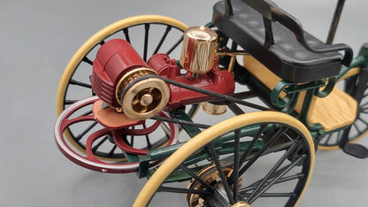 Mercedes Classical Car (Benz Motorwagen) 1886 Maroon, Green