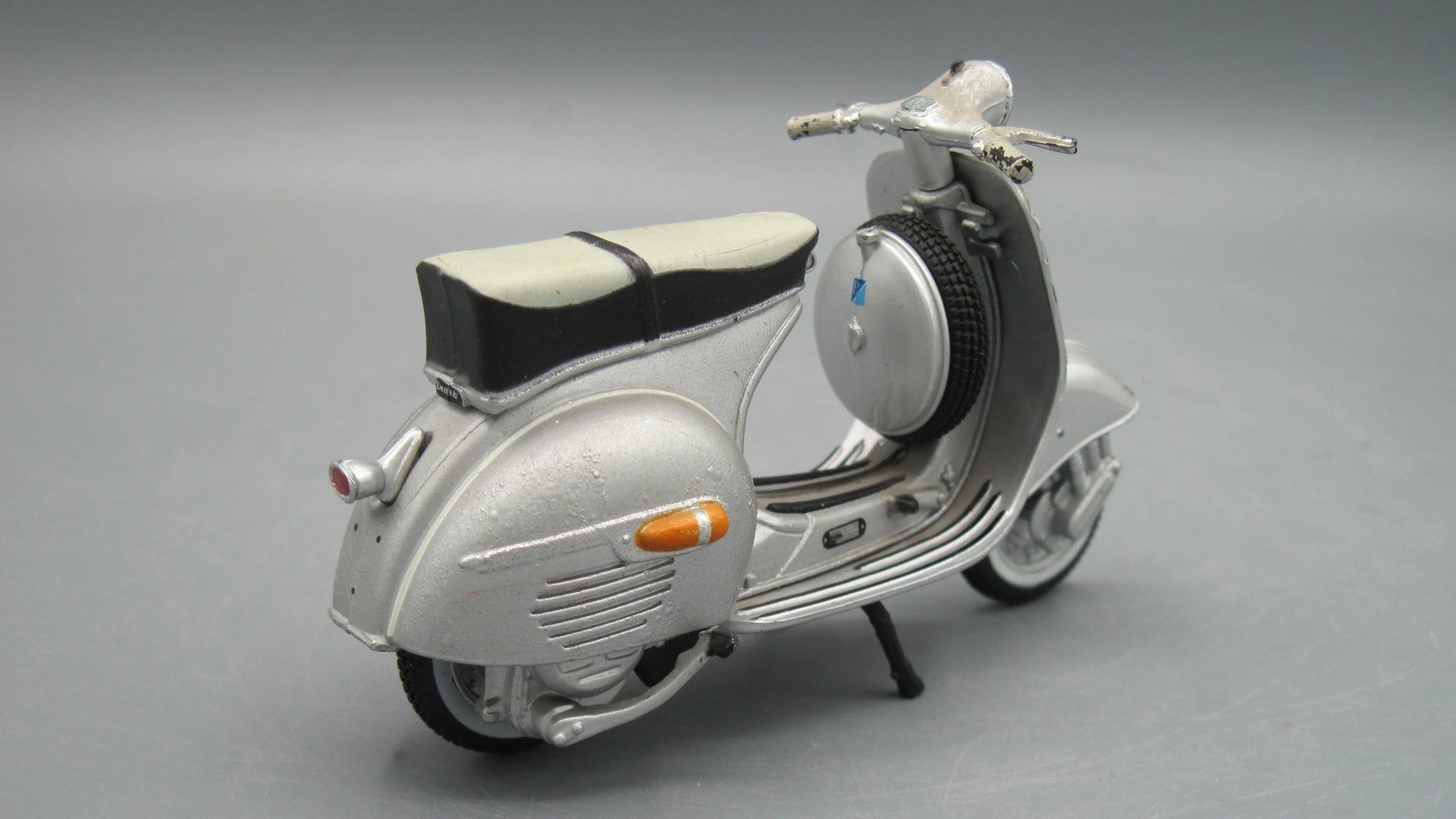Maisto   Vespa Messerschmitt 150 GS 1961 Silver