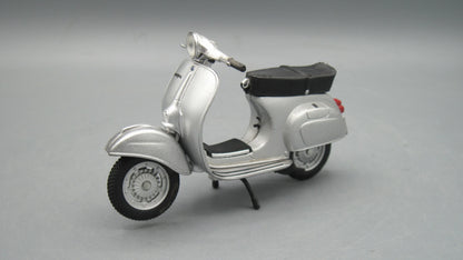 Maisto   Vespa 125 Primavera 1968 Silver Aquila Continental