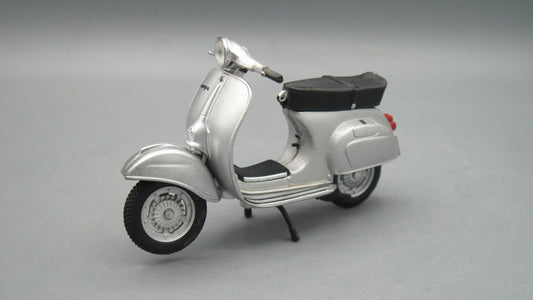 Maisto   Vespa 125 Primavera 1968 Silver Aquila Continental
