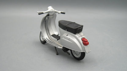 Maisto   Vespa 125 Primavera 1968 Silver Aquila Continental