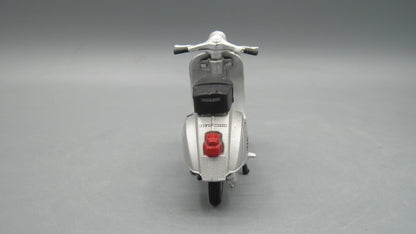 Maisto   Vespa 125 Primavera 1968 Silver Aquila Continental