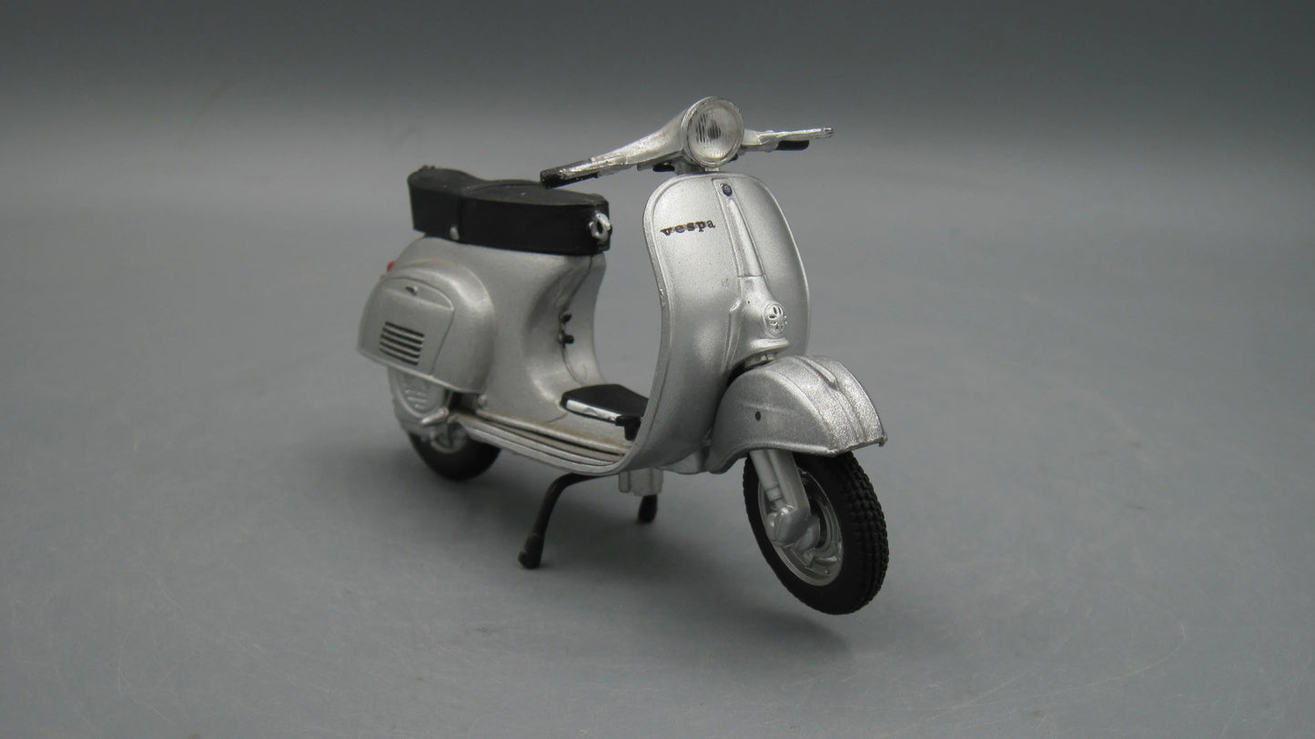Maisto   Vespa 125 Primavera 1968 Silver Aquila Continental