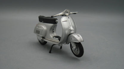 Maisto   Vespa 125 Primavera 1968 Silver Aquila Continental