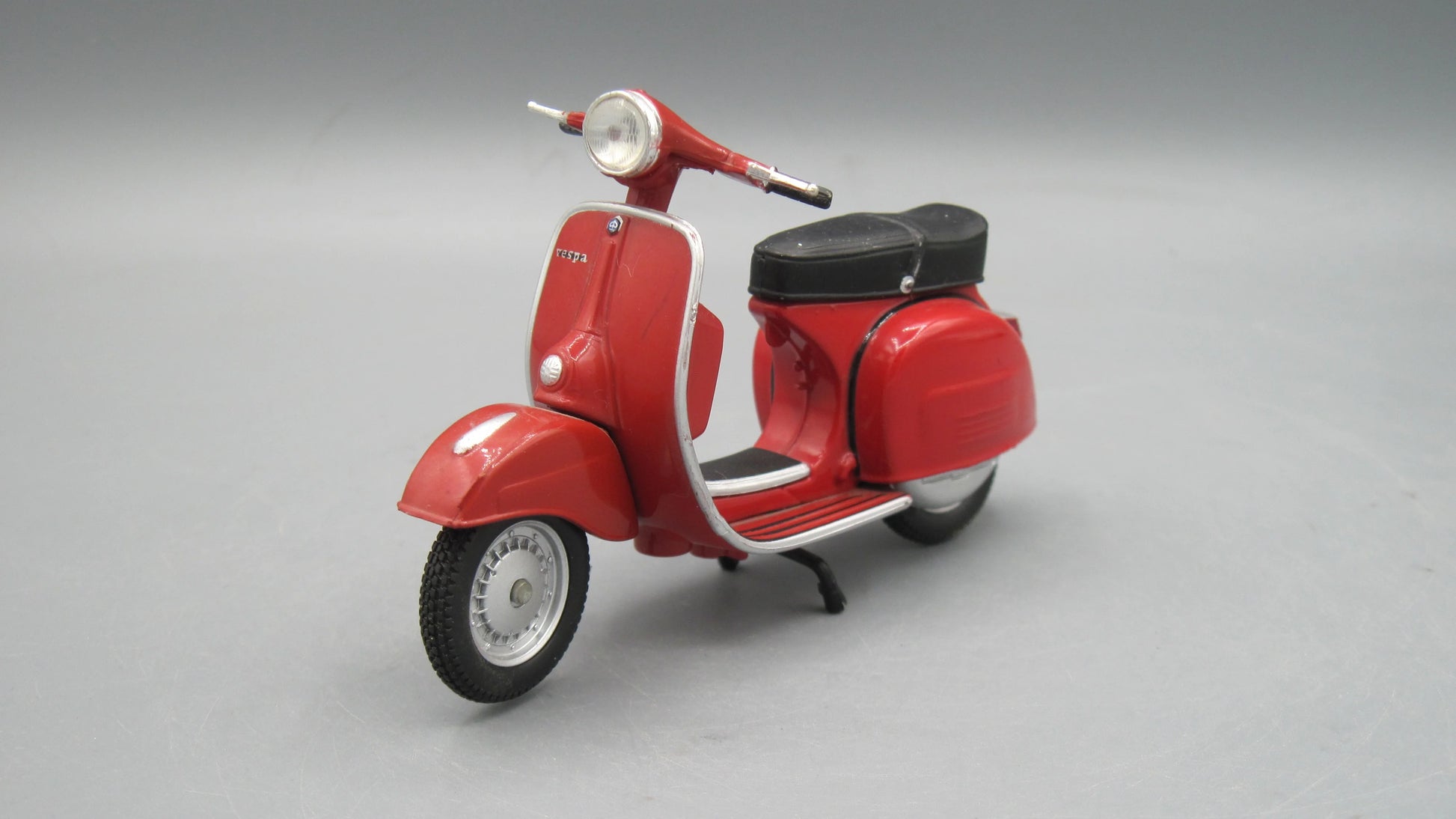 Maisto   Vespa 150 Sprint Veloce 1969 Red Aquila Continental