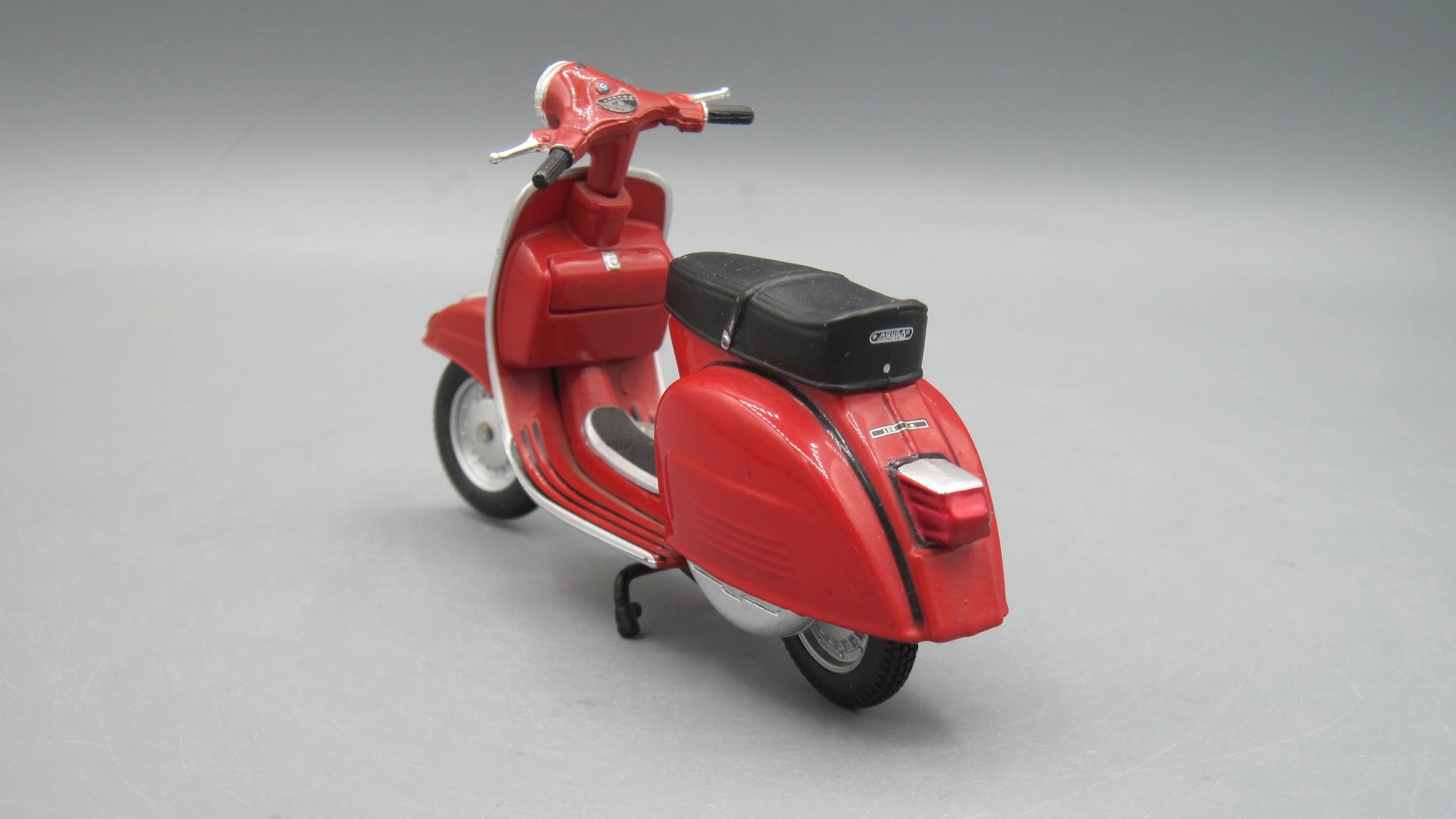 Maisto   Vespa 150 Sprint Veloce 1969 Red Aquila Continental