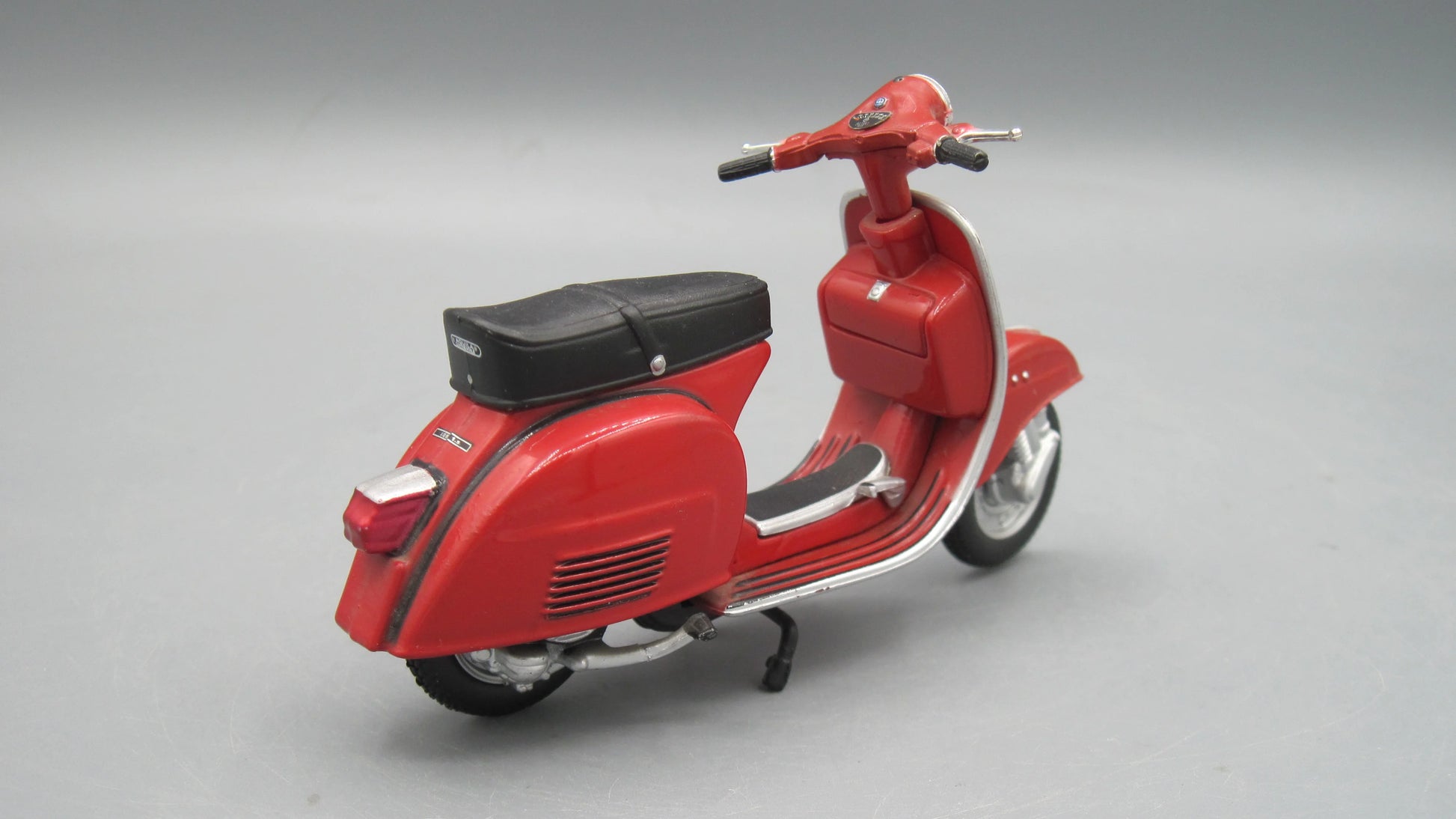 Maisto   Vespa 150 Sprint Veloce 1969 Red Aquila Continental