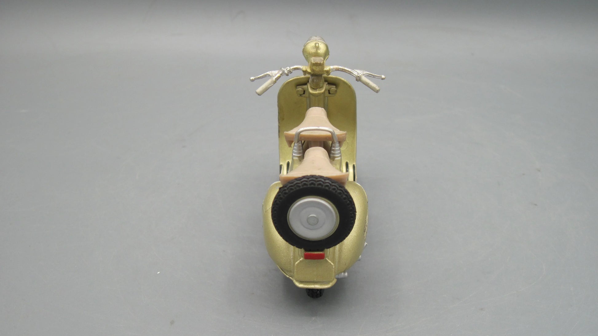 Maisto   Vespa Hoffmann Konigin 1954 Golden