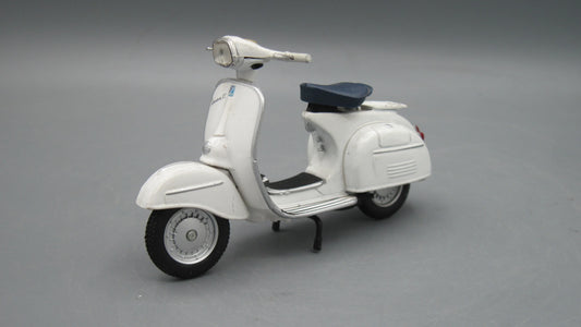 Maisto   Vespa Granturismo  1966 White