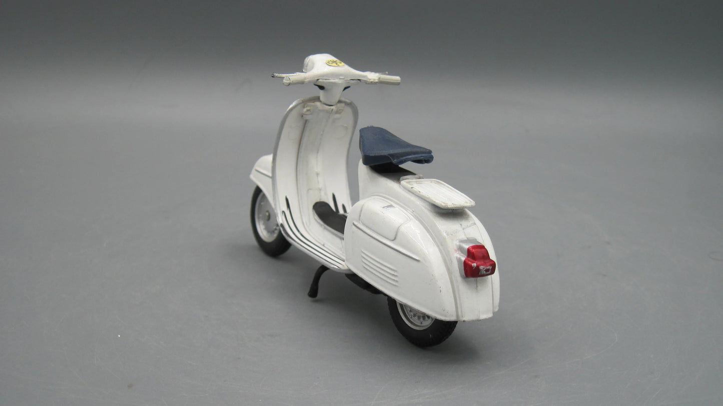 Maisto   Vespa Granturismo  1966 White