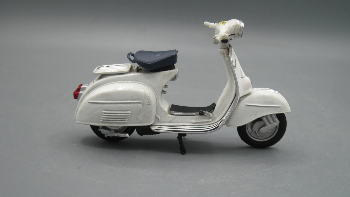 Maisto   Vespa Granturismo  1966 White