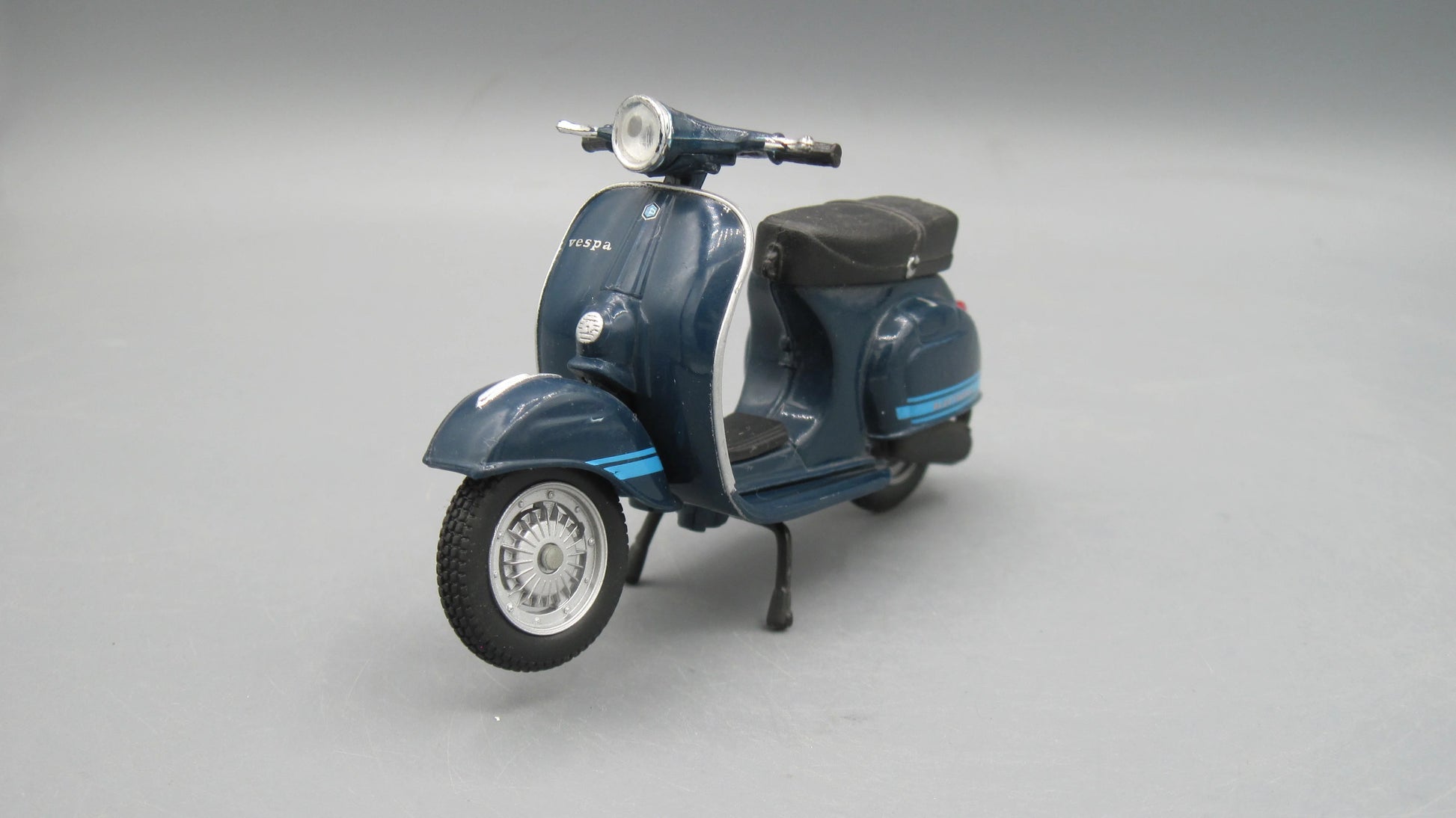Maisto   Vespa 125 Primavera ET3 1976 Blue