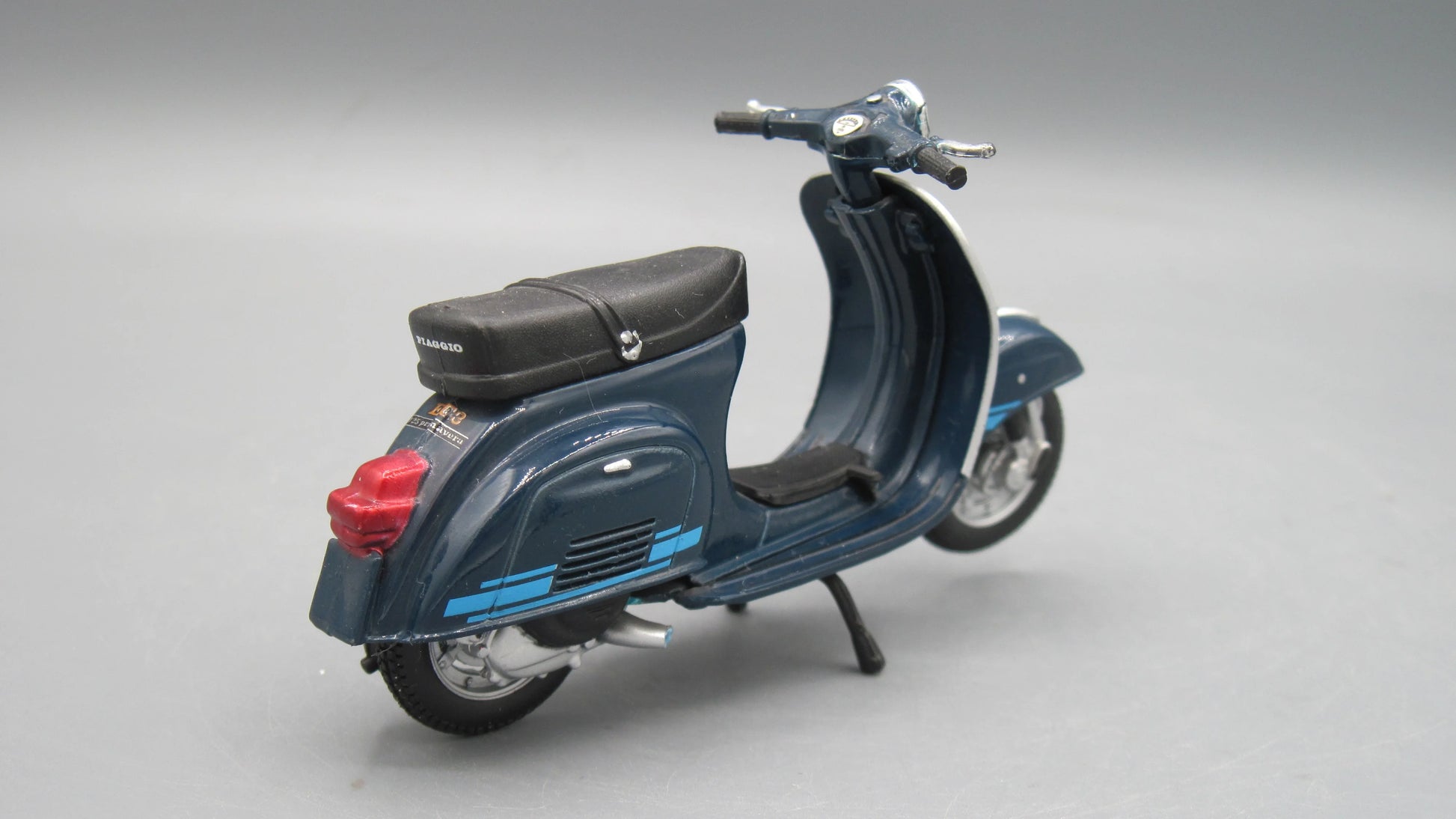 Maisto   Vespa 125 Primavera ET3 1976 Blue